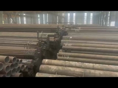 परिवहन के लिए तैयार निर्बाध पाइप गोदाम